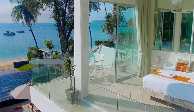 FREE $900 Daily Luxury Pack, 6-Bed Beachfront Villa, Private Pool, Bar, BBQ, Gym in Tambon Wichit