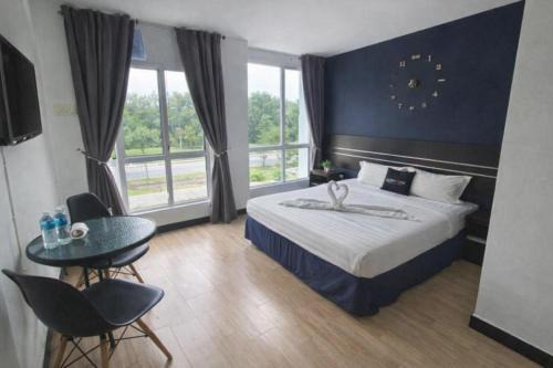 Get Inn Hotel at 1 Capital Holdings