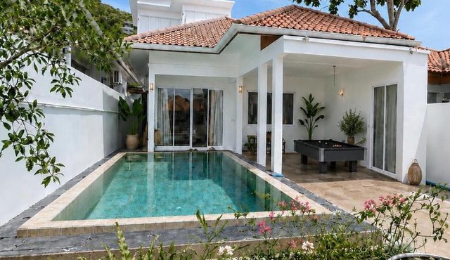 Golden Hour Villa Private Pool & Billiards in Plai Laem