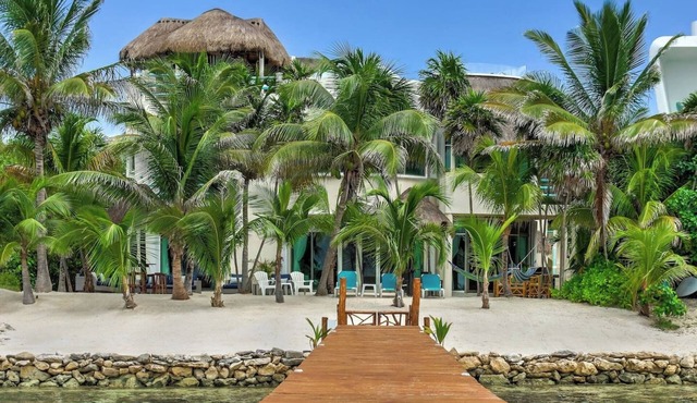 Gorgeous Oceanfront Villa w/Private Pool & Dock