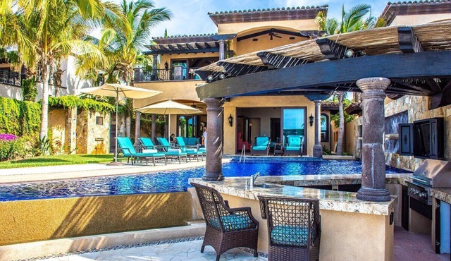Grand and elegant home near beach, restaurants and a Jack Nicklaus golf course.