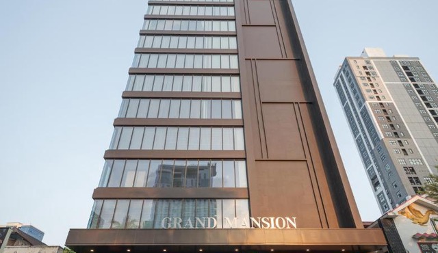 Grand Mansion