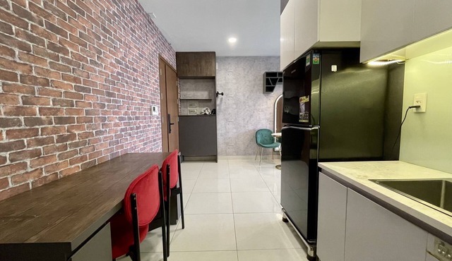 Grand Riverside Apartment Near Center