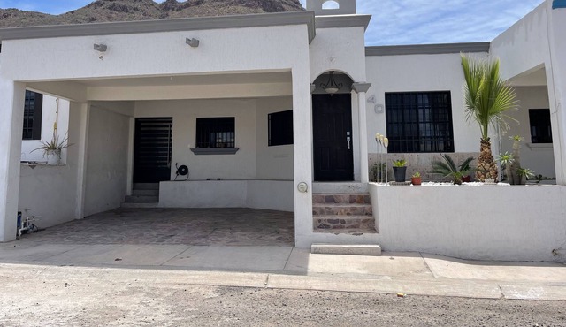 Great house, 5 minutes from Miramar beach. W/shared pool! in Heroica Guaymas