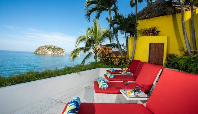 Great RATES with full STAFF! Relax and enjoy!