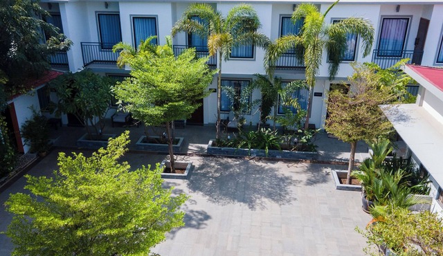 Green Amazon Hotel