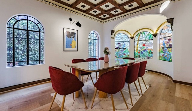 Group-Friendly Historic Mansion with Rooftop in Ciudad de México