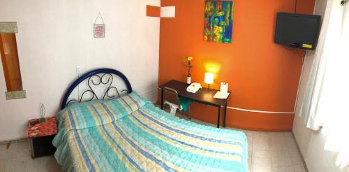 Habitacion privada en Centro Lopez Mateos con Aire Acondicionado Oficina Estacionamiento