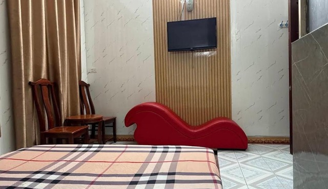Happy Motel