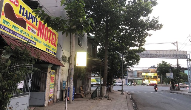 Happy Motel