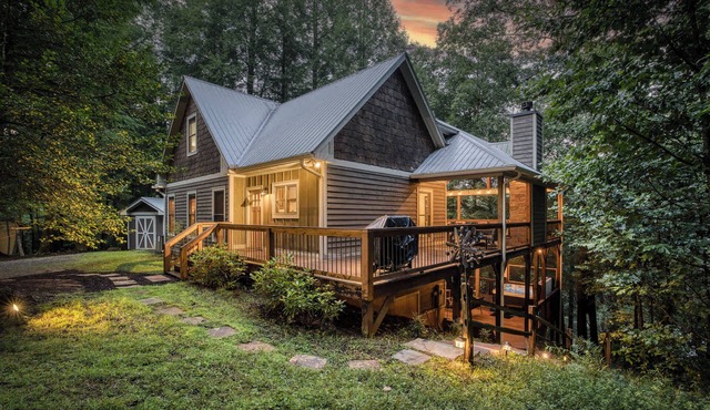 Hemlock Hideout - Game room, hot tub, creek access in Blue Ridge