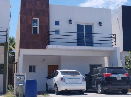 Hermosa casa a 5 minutos del consulado Americano, cuenta con 3 recamaras, sistema de refrigeración y calefacción