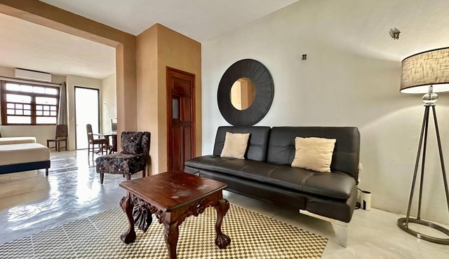 Historic Santiago Bario 1 bedroom apartment, Centro, Colonial House w AC & POOL