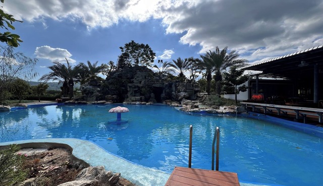 Honey Queen Resort