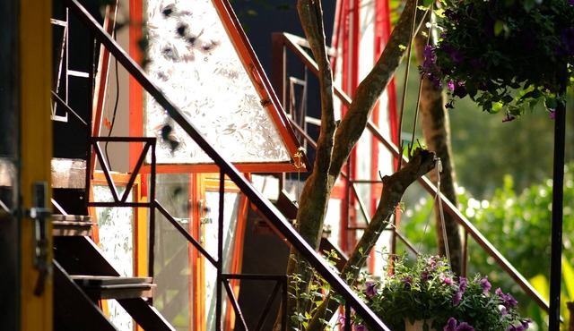 Honeycomb Bungalow: Secluded Garden Retreat at an Authentic Village Homestay