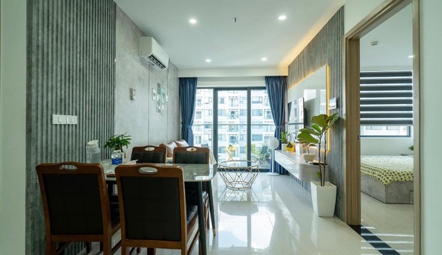 Hue Oi Homestay - Spacious 2-Bedroom Apartment with Balcony and Pool