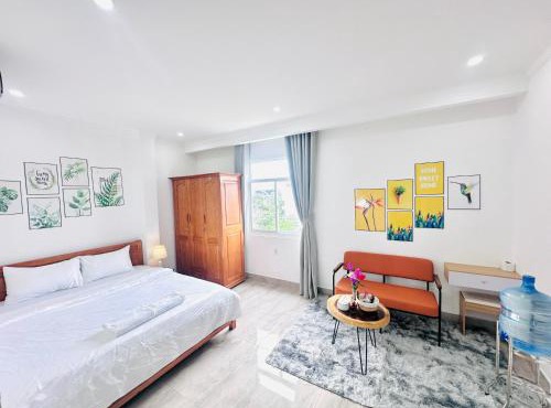 I Riverside 301B I Spacious Studio w Window & Kitchen