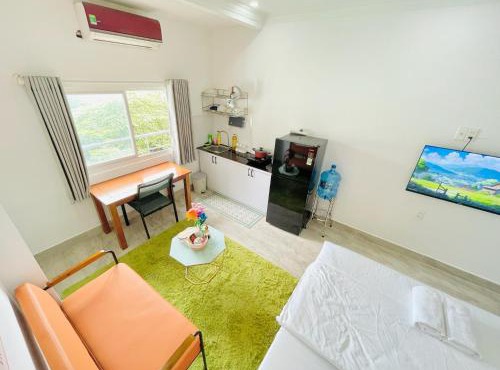 I Riverside 305A I Spacious Studio w Window & Kitchen