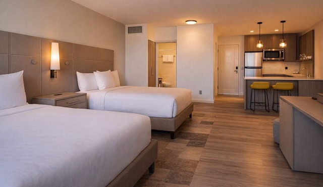 Ideal Mix of Comfort and Value! 2 Convenient Units, Free Breakfast & Parking