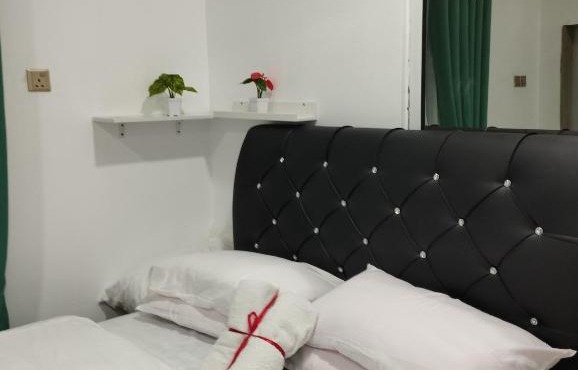 Inap Idaman 6 Queen Bed Near HUSM
