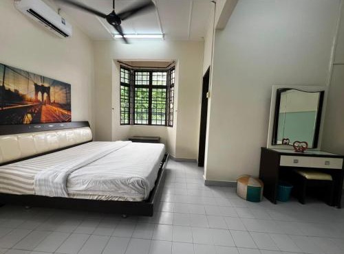 johor bahru corner party house 4bedroom 3bathroom 15pax