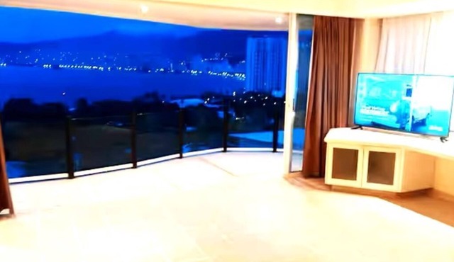 Joyas de Brisamar house. AC. Security 24/7, Best area for Beaches and restaurant in Acapulco