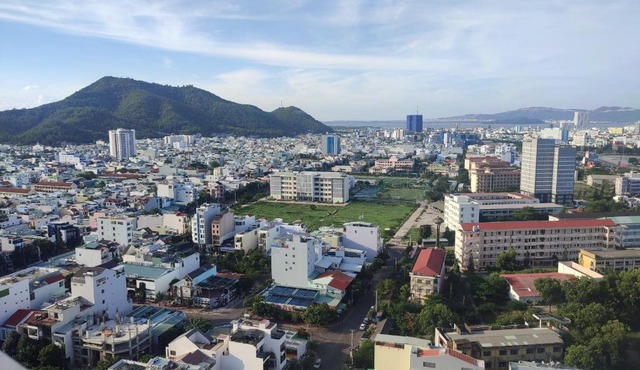 KHÁCH SẠN QUY NHƠN 3 phòng ngủ, chất lượng 4 sao, giáp biển view trên cao nhìn hết Quy Nhơn