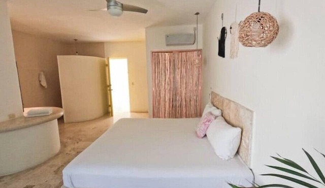 King Room on 5th 10&12 C03