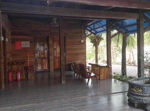 Láng Đá Riverside Homstay Lagi