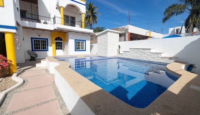 La Casa Mariposa- 4 complete suites with beautiful common areas for whole family