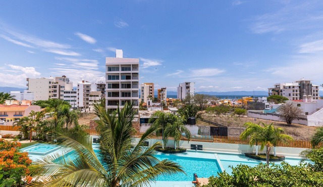 La Joya 313 Superb 2 BR Condo Close Proximity to Restaurants and Marina