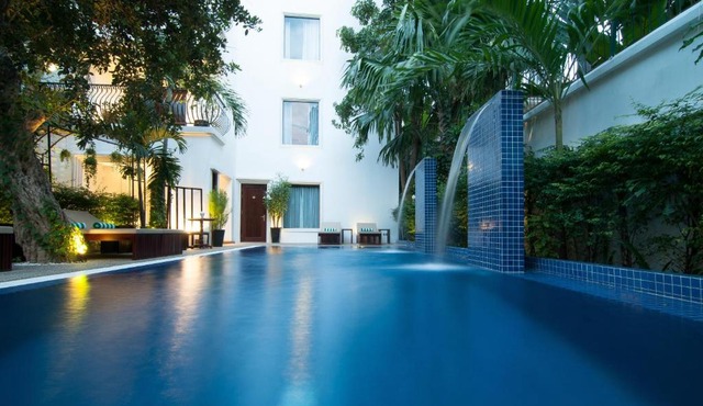 La Rose Suites