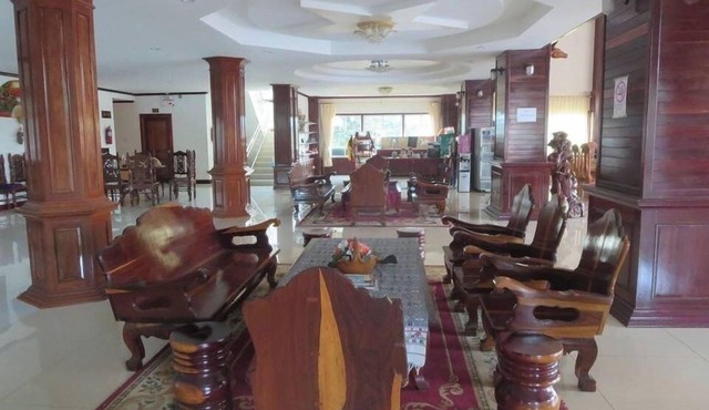 Ladtana Phetarmonchai Hotel