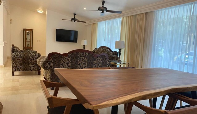 LARGE ONE-STORY HOUSE WITH 6 BEDROOMS 6 BATHROOMS, 5 BLOCKS FROM THE BEST BEACHES
