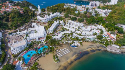 Las Hadas by Brisas in Manzanillo