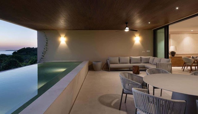 Las Olas: 5BR Modern Condo, Private Pool & Surf Club