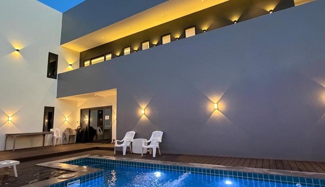 LaViena pool villa