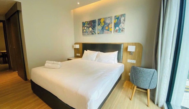 Lavish 8-bedroom Apartment in wonderful HCMC with Pool,Gym & Bathtub ZENITY