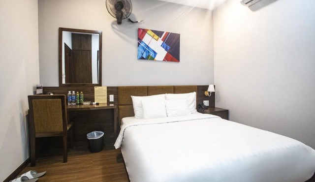 LEE HOTEL