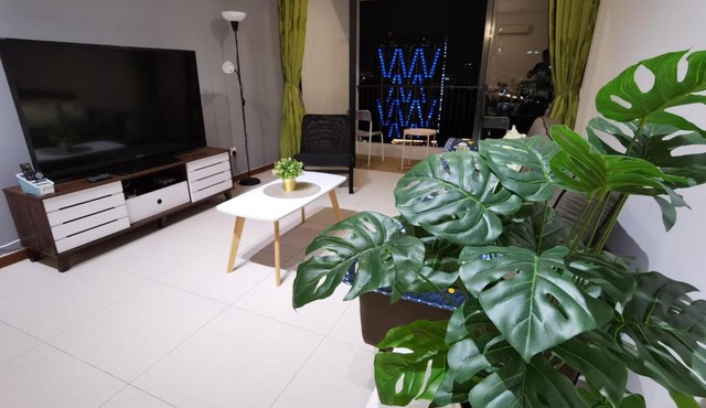 LM HomeyA 3 BdRm Coastline View condo for 4-14 Pax with Netflix & Coway Water Purifier