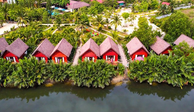 Lodge Moni Essara Kompot