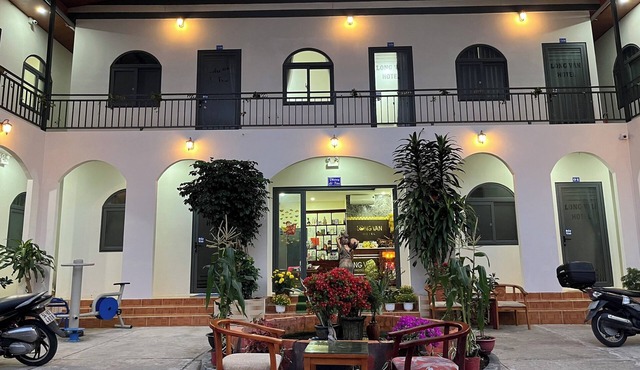 Long Vân Hotel