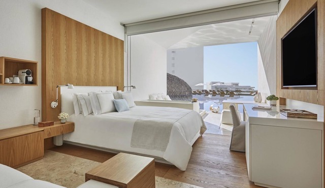 Los Cabos Comfort: Short Drive to Acapulquito Beach! 5 Pools, Free Parking!