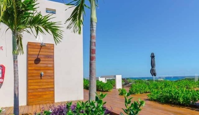 LUX 4BR Condo! Ocean Views! Pool!