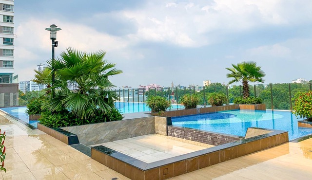 Lux apartment next to airport 1BR. Cozy, Studio; free Pool, Gym, BBQ
