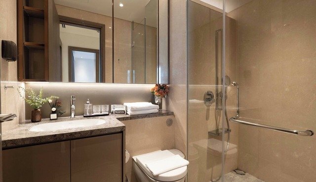 Luxurious 1+ Bedroom at the MarQ District 1