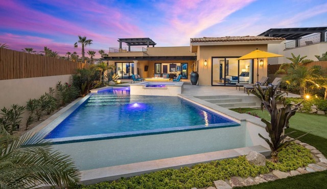 Luxurious 4 BR Private Pool & Putting Green + Golf Cart at Diamante