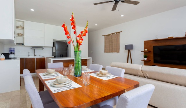 Luxurious apartment with pool 5 min from the beach!