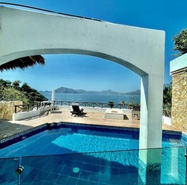 Luxurious residence with sea view in Manzanillo