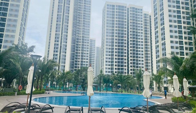 Luxury 1BR Apartment in Vinhomes Grand Park District 9